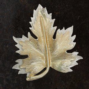 VTG Sarah Coventry Silver & Gold Tone Leaf Brooch
